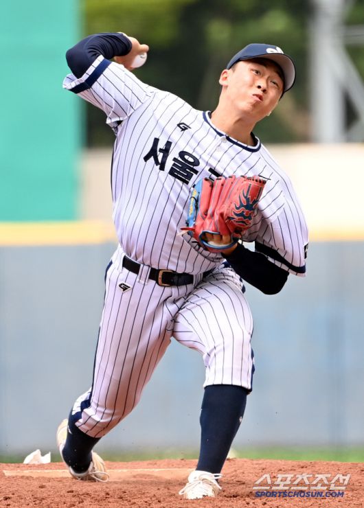 3일 서울 목동구장에서 열린 제80회 청룡기 고교야구선수권 대회 및 주말리그 왕중왕전 성남고와 서울고의 경기, 서울고 이호범이 역투하고 있다. 목동=허상욱 기자wook@sportschosun.com/2025.07.03/