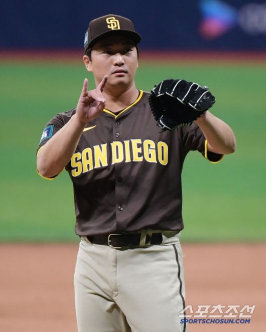 18일 서울 고척스카이돔에서 열린 '메이저리그 월드투어 서울 시리즈 2024' 샌디에이고 파드리스와 LG 트윈스의 경기. 9회말 등판한 고우석이 투구하고 있다. 고척=정재근 기자 cjg@sportschosun.com/2024.3.18/