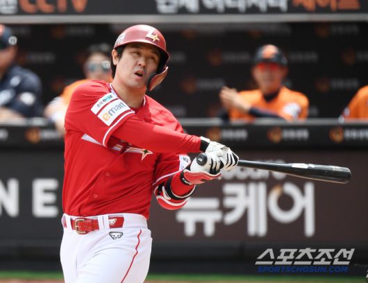 17일 대전 한화생명볼파크에서 열린 SSG-한화전. 1회초 2사 최정이 폰세의 공에 헛스윙하고 있다. 대전=정재근 기자 cjg@sportschosun.com/2025..5.17/