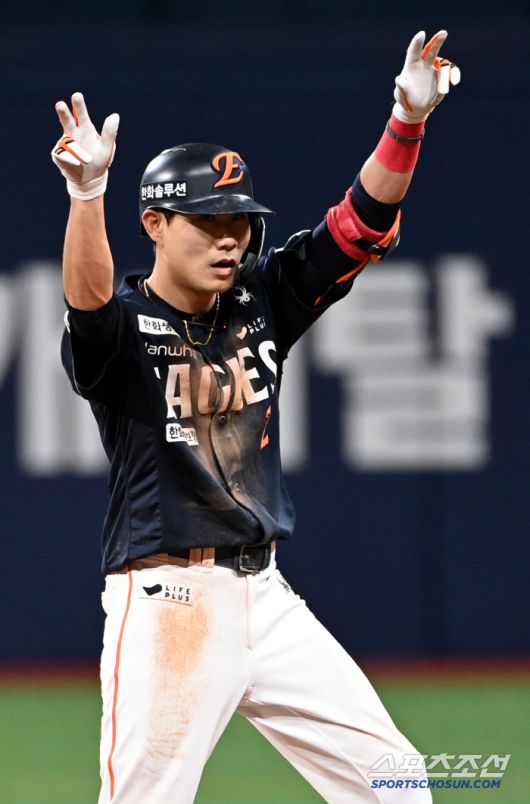4일 고척스카이돔에서 열린 한화와 키움의 경기, 3회초 1사 1루 심우준이 2루타를 치고 기뻐하고 있다. 고척=허상욱 기자wook@sportschosun.com/2025.07.04/