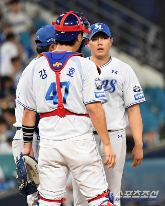 5일 대구 라이온즈파크에서 열린 삼성 라이온즈와 LG 트윈스의 경기. 7회말 1사 1,2루 마운드에 올랐던 삼성 배찬승이 볼넷만 3개 허용한 뒤 마운드에셔 내려오고 있다. 대구=박재만 기자 pjm@sportschosun.com/2025.07.05/