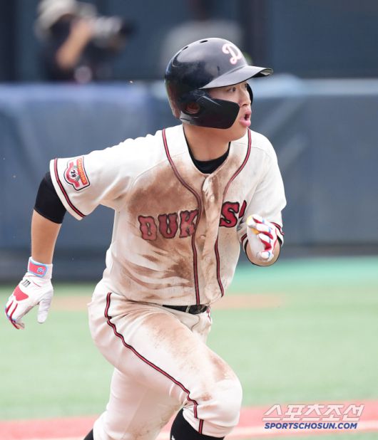 7일 서울 목동구장에서 열린 제80회 청룡기 고교야구선수권 대회 및 주말리그 왕중왕전 덕수고-진영고 경기. 1회 2타점 적시타 날리고 있는 덕수고 이채훈. 목동=송정헌 기자songs@sportschosun.com/2025.07.07/