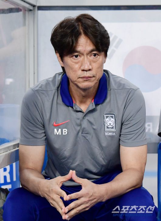7일 축구대표팀이 용인미르스타디움에서 동아시안컵 중국과 첫 경기를 펼쳤다. 경기를 준비하는 홍명보 감독. 용인=송정헌 기자songs@sportschosun.com/2025.07.07/