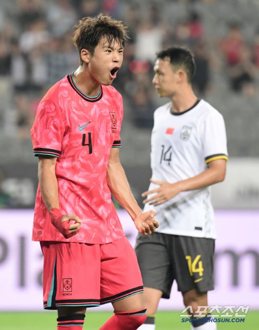 7일 축구대표팀이 용인미르스타디움에서 동아시안컵 중국과 첫 경기를 펼쳤다. 후반 팀의 3번째 골을 성공시킨 대표팀 김주성. 용인=송정헌 기자songs@sportschosun.com/2025.07.07/