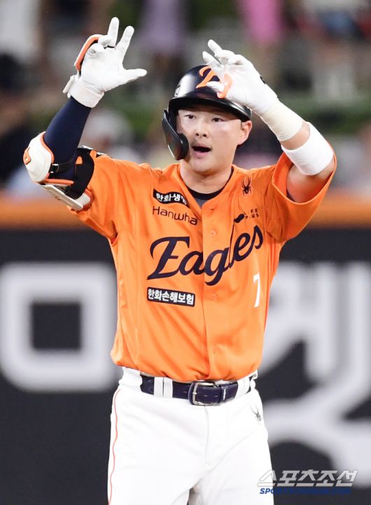 14일 대전 한화생명볼파크에서 열린 한화와 LG의 경기. 10회말 1사. 2루타 날린 한화 이도윤. 대전=송정헌 기자songs@sportschosun.com/2025.06.14/