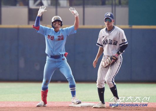 8일 서울 목동구장에서 열린 제80회 청룡기 고교야구선수권 대회 및 주말리그 왕중왕전 서울고와 부산고의 8강전. 8회초 2사 1, 2루 부산고 서성빈이 1타점 2루타를 친 후 환호하고 목동=정재근 기자 cjg@sportschosun.com/2025.7.8/