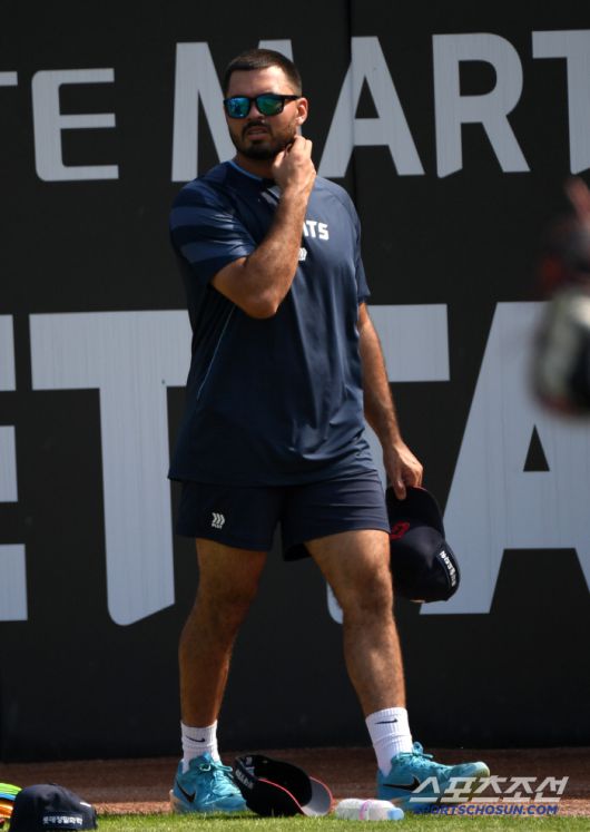 3일 부산 사직구장에서 열린 롯데 자이언츠와 LG 트윈스의 경기. 롯데 감보아가 러닝을 하고 있다. 부산=박재만 기자 pjm@sportschosun.com/2025.07.03/