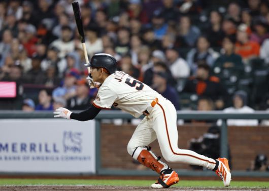 epa12223646 San Francisco Giants Jung Hoo Lee reaches first base while hitting into a fielder?s choice against the Philadelphia Phillies during the eighth inning of the Major League Baseball (MLB) game between the Philadelphia Phillies and the San Francisco Giants in San Francisco, California, USA, 07 July 2025.  EPA연합뉴스