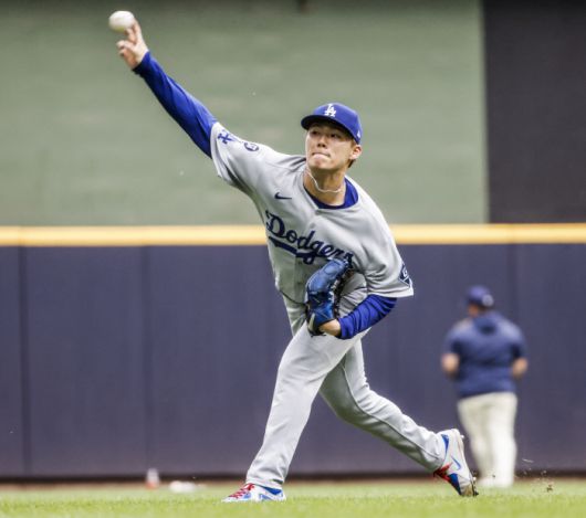 야마모토 요시노부가 힘차게 공을 뿌리고 있다. UPI연합뉴스