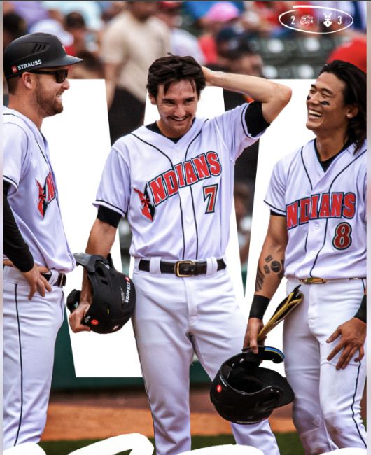 피츠버그 산하 트리플A 인디애나폴리스 소속의 배지환(맨 오른쪽)이 동료들과 환하게 웃고 있다.    사진=인디애나폴리스 공식 SNS캡쳐