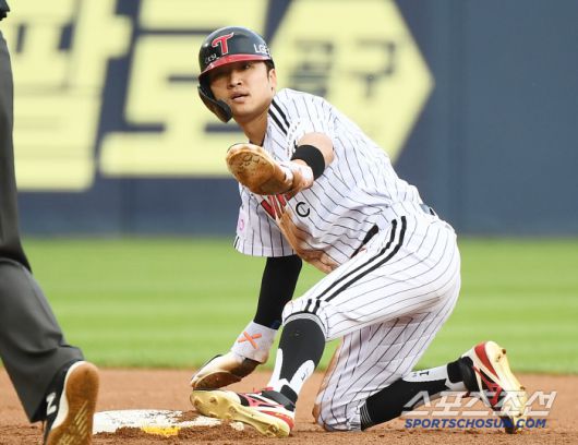 9일 서울 잠실구장에서 열린 키움-LG전. 2회말 1사 1루 신민재 타석에서 박해민이 2루 도루를 성공시키고 있다. 잠실=정재근 기자 cjg@sportschosun.com/2025.7.9/