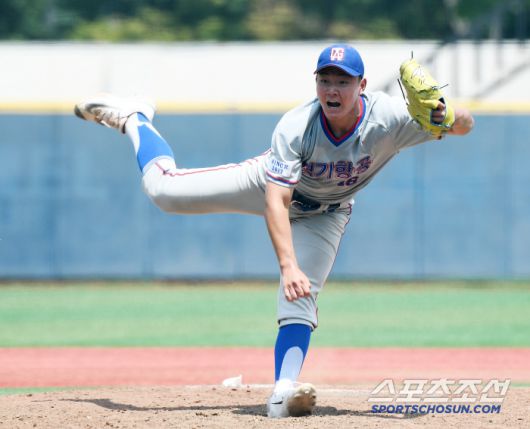 9일 서울 목동구장에서 열린 제80회 청룡기 고교야구선수권 대회 및 주말리그 왕중왕전 경기항공고와 경남고의 8강전. 경기항공고 선발투수 양우진이 힘차게 투구하고 있다. 목동=정재근 기자 cjg@sportschosun.com/2025.7.9/