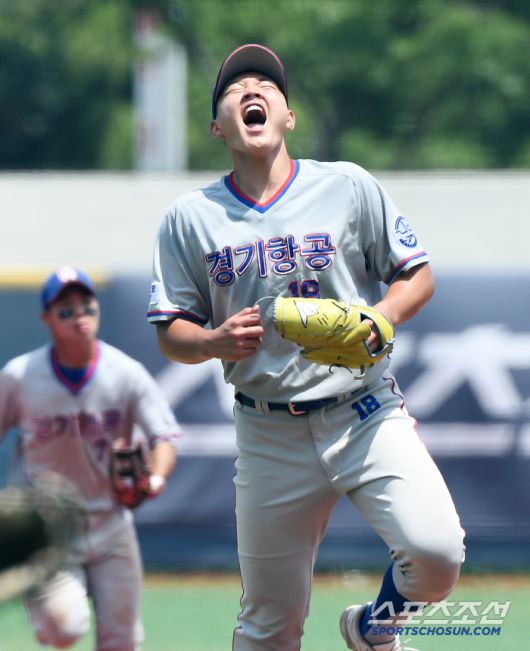9일 서울 목동구장에서 열린 제80회 청룡기 고교야구선수권 대회 및 주말리그 왕중왕전 경기항공고와 경남고의 8강전. 경기항공고 선발투수 양우진이 6회까지 무실점으로 호투한 후 환호하고 있다. 목동=정재근 기자 cjg@sportschosun.com/2025.7.9/