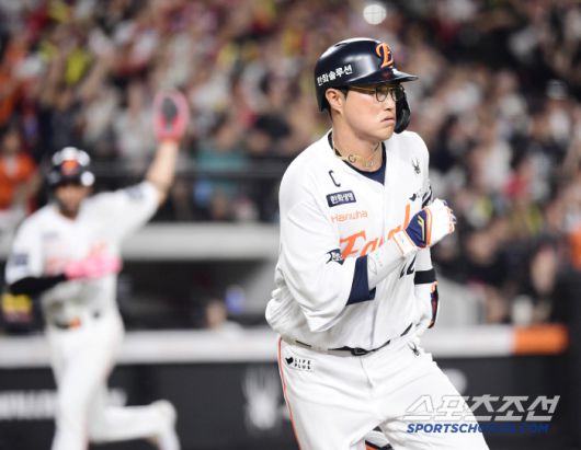 힘차게 주루하는 채은성.