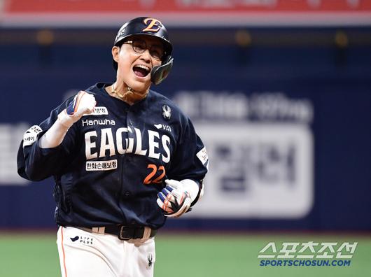 5일 서울 고척돔에서 열린 KBO리그 키움과 한화의 경기. 8회초 한화 채은성이 역전 투런포를 날렸다. 그라운드를 돌며 환호하고 있는 채은성. 고척=송정헌 기자songs@sportschosun.com/2025.07.05/