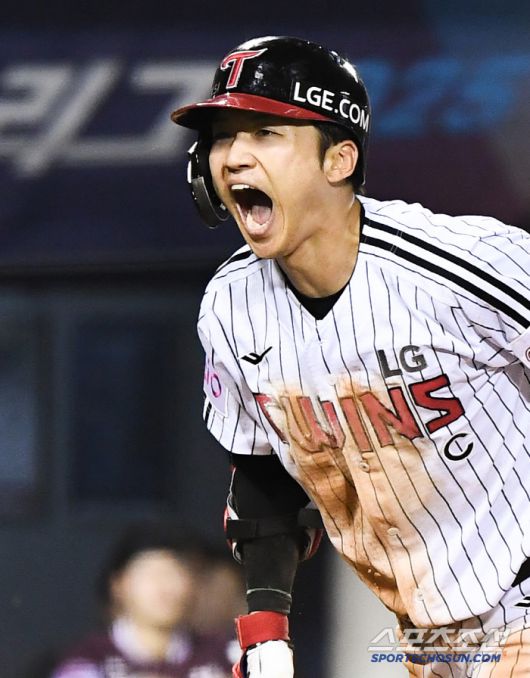 9일 서울 잠실구장에서 열린 키움-LG전. 7회말 1사 1,2루 박해민이 좌익수 앞 3루타를 날린 후 스톤이 공을 놓치자 홈까지 쇄도해 득점한 후 환호하고 있다. 잠실=정재근 기자 cjg@sportschosun.com/2025.7.9/