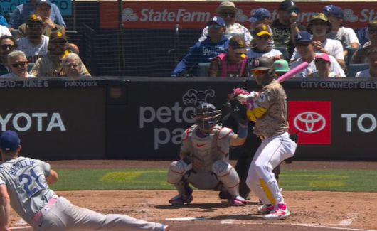 김하성이 지난해 5월 13일 LA 다저스전에서 4회말 워커 뷸러의 몸쪽 공에 왼 손목을 강타당하고 있다. 사진=MLB.TV 캡처