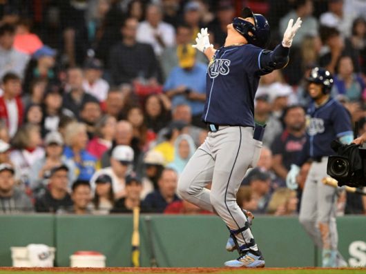 김하성이 4회초 좌월 투런홈런을 터띄린 뒤 두 팔을 벌린 채 홈을 밟고 있다. AFP연합뉴스