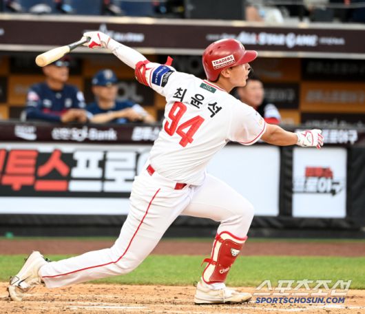 11일 대전 한화생명볼파크에서 열린 2025 KBO 퓨처스리그 올스타전, 2회말 2사 만루 남부올스타 SSG 최윤석이 2타점 역전타를 치고 있다.  대전=허상욱 기자wook@sportschosun.com/2025.07.11/