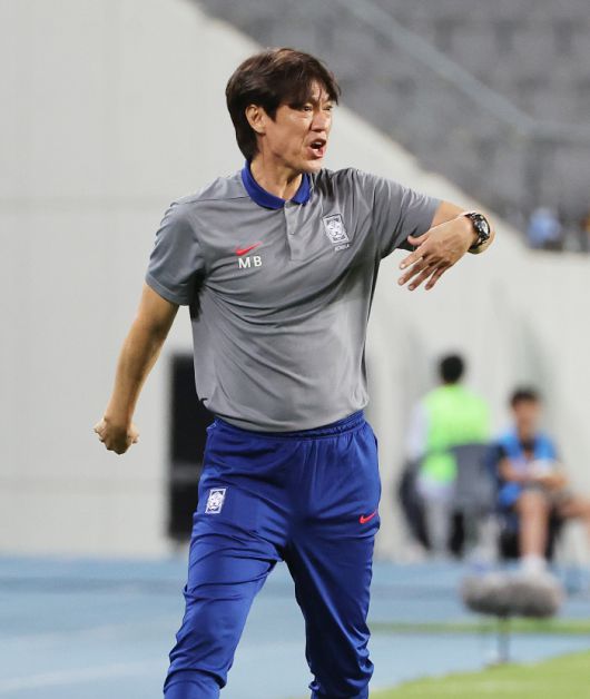 작전 지시하는 홍명보 감독      (용인=연합뉴스) 홍기원 기자 = 11일 경기도 용인미르스타디움에서 열린 2025년 동아시아축구연맹(EAFF) E-1 챔피언십(동아시안컵) 남자부 2차전 한국과 홍콩의 경기. 한국 홍명보 감독이 작전을 지시하고 있다. 2025.7.11