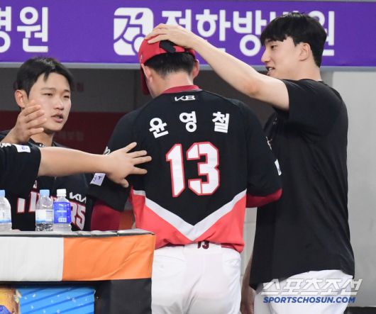 8일 대전 한화생명 볼파크에서 열린 한화와 KIA의 경기. 3회말 무사 1루. 강판 당하는 KIA 선발 윤영철. 대전=송정헌 기자songs@sportschosun.com/2025.07.08/