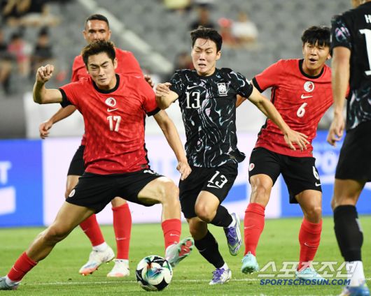 11일 오후 경기도 용인미르스타디움에서 열린 E-1 챔피언십(동아시안컵) 한국과 홍콩의 경기. 강상윤이 돌파를 시도하고 있다. 용인=정재근 기자 cjg@sportschosun.com/2025.7.11/