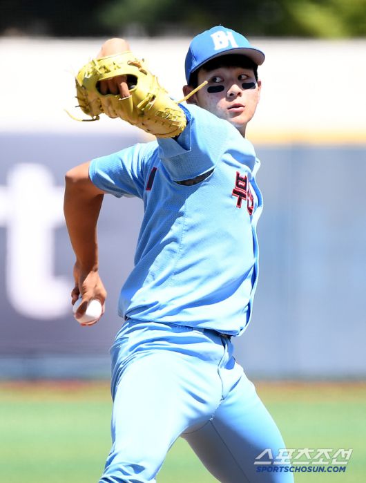 12일 서울 목동구장에서 열린 제80회 청룡기 고교야구선수권 대회 및 주말리그 왕중왕전 부산고와 덕수고의 결승전. 2회말 부산고 하현승이 구원 등판해 투구하고 있다. 목동=정재근 기자 cjg@sportschosun.com/2025.7.12/