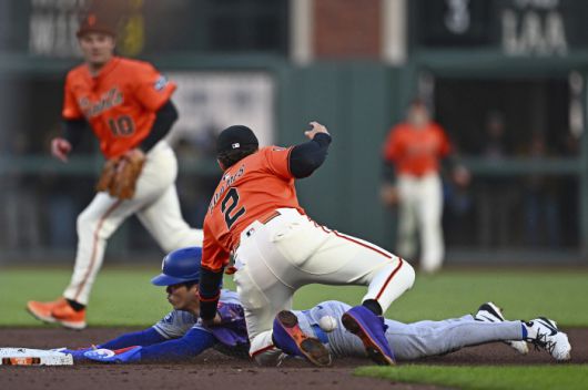 김혜성이 3회초 중전안타를 치고 나간 뒤 2루 도루에 성공하고 있다. AP연합뉴스