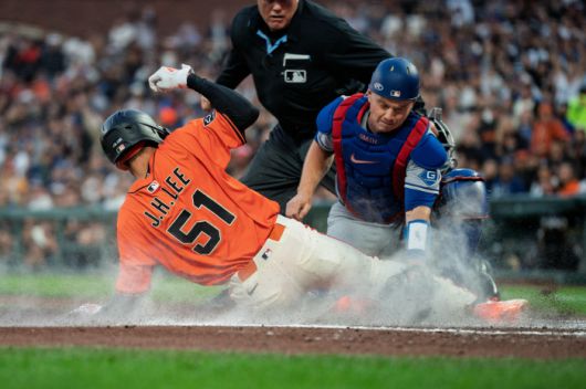 이정후가 4회말 케이시 슈미트의 좌익수 플라이 때 홈을 파고들다 태그아웃되고 있다. Imagn Images연합뉴스