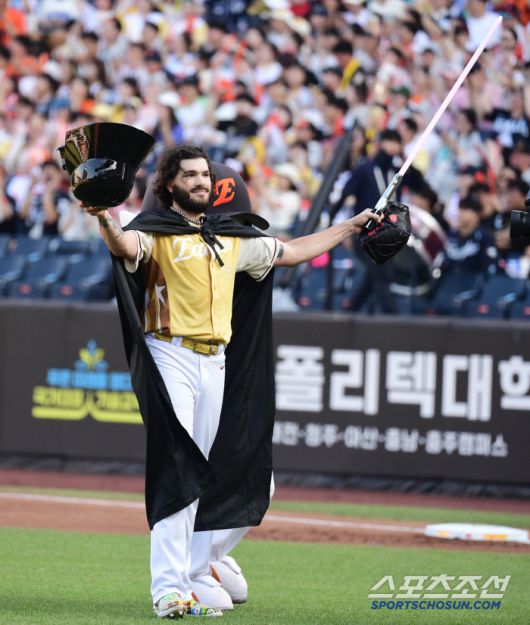 12일 대전 한화생명볼파크에서 열린 2025 KBO 올스타전, 스타워즈 분장하고 등장한 한화 폰세. 대전=송정헌 기자songs@sportschosun.com/2025.07.12/