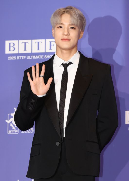 포즈 취하는 제노      (서울=연합뉴스) 이재희 기자 = 그룹 엔시티 드림(NCT DREAM)의 제노가 14일 서울 송파구 롯데시네마 월드타워점에서 열린 다섯 번째 앨범 '고 백 투 더 퓨쳐' 제작 발표회에 참석, 포즈를 취하고 있다. 2025.7.14      scape@yna.co.kr  (끝)      <저작권자(c) 연합뉴스, 무단 전재-재배포, AI 학습 및 활용 금지>