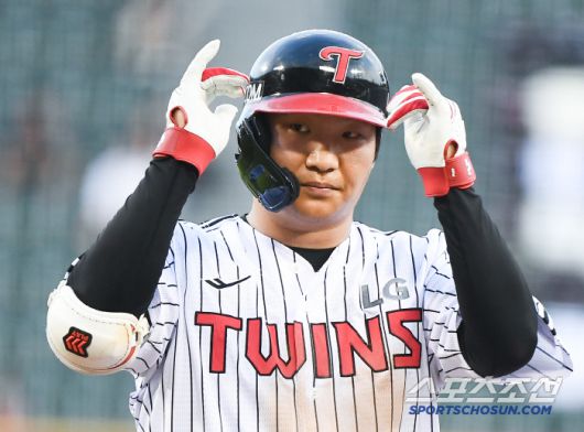 9일 서울 잠실구장에서 열린 키움-LG전. 3회말 무사 2루 문보경이 1타점 적시타를 친 후 기뻐하고 있다. 잠실=정재근 기자 cjg@sportschosun.com/2025.7.9/