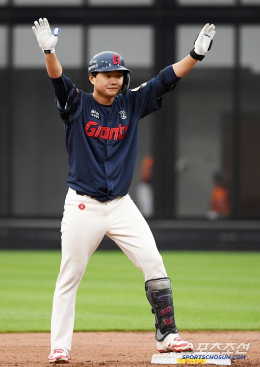 24일 대전 한화생명볼파크에서 열린 한화 이글스와 롯데 자이언츠의 경기. 7회초 무사 1루 롯데 손호영이 안타를 날린 뒤 환호하고 있다. 대전=박재만 기자 pjm@sportschosun.com/2025.05.24/