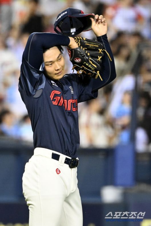 무실점으로 이닝을 끝마친 홍민기