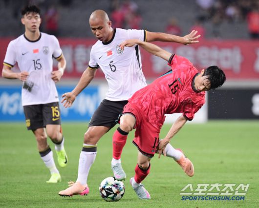 7일 축구대표팀이 용인미르스타디움에서 동아시안컵 중국과 첫 경기를 펼쳤다. 힘차게 돌파를 시도하고 있는 대표팀 김문환. 용인=송정헌 기자songs@sportschosun.com/2025.07.07/