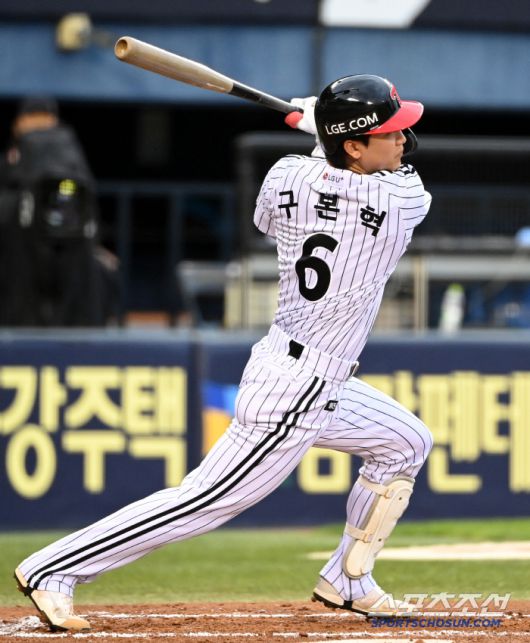 19일 잠실야구장에서 열린 롯데와 LG의 경기, 2회말 구본혁이 안타를 치고 있다. 잠실=허상욱 기자wook@sportschosun.com/2025.07.19/