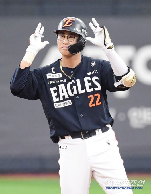1회 2타점 2루타를 날린 채은성.