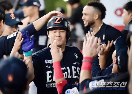 19일 수원 케이티위즈파크에서 열린 KT와 한화의 경기. 5회초 KT 우규민 상대 솔로홈런을 날린 한화 노시환. 수원=송정헌 기자songs@sportschosun.com/2025.07.19/