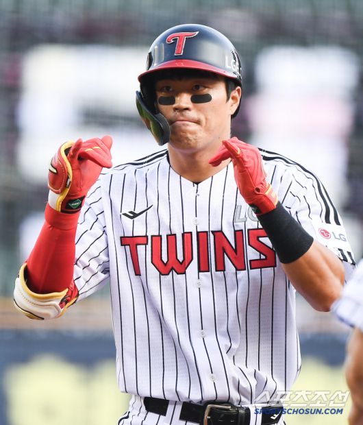 9일 서울 잠실구장에서 열린 키움-LG전. 1회말 1사 천성호가 안타를 친 후 기뻐하고 있다. 잠실=정재근 기자 cjg@sportschosun.com/2025.7.9/