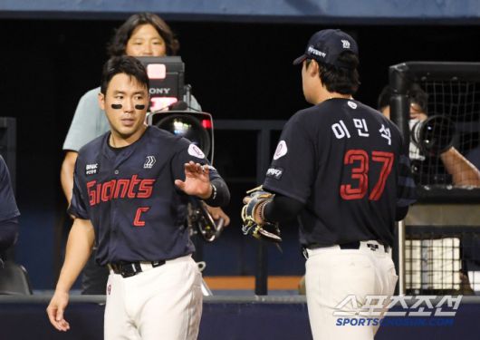 캡틴 전준우도 성장한 선발 이민석을 칭찬했다.