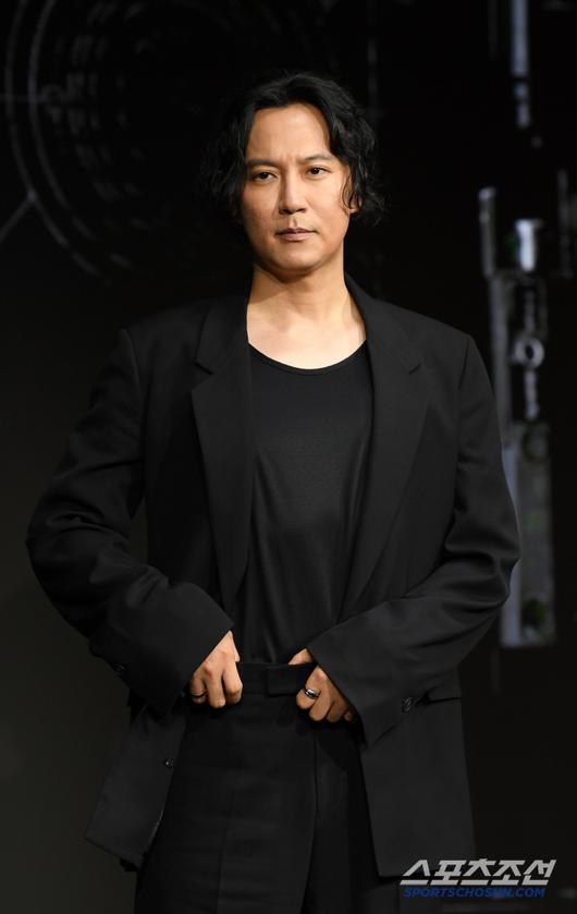 넷플릭스 시리즈 트리거 제작발표회가 22일 서울 마포구 호텔 나루 서울 엠갤러리에서 열렸다. 배우 김남길이 포토타임을 갖고 있다. 마포=박재만 기자 pjm@sportschosun.com/2025.07.22/