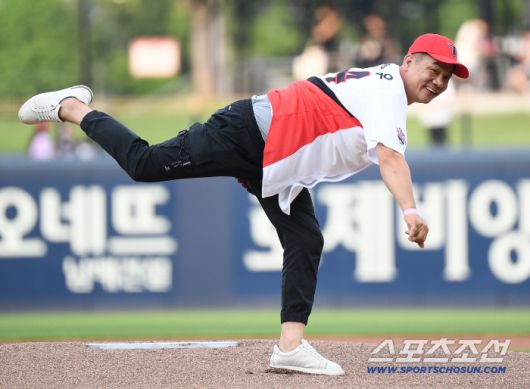 KIA는 3연패를 당했지만, 용기있는 시민 최승일씨의 시구는 큰 감동을 줬다.