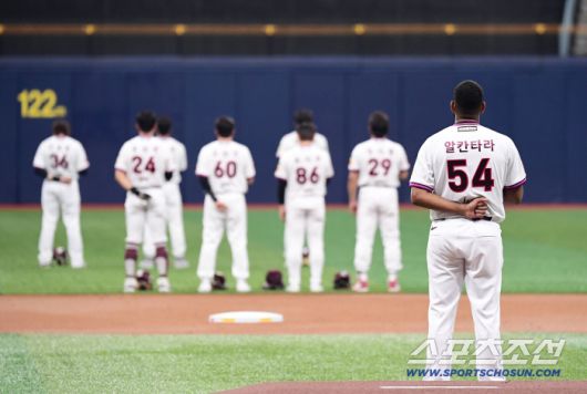 1일 고척돔에서 열린 KBO리그 키움과 두산의 경기. 1회 투구룰 준비하는 키움 선발 알칸타라. 고척=송정헌 기자songs@sportschosun.com/2025.06.01/