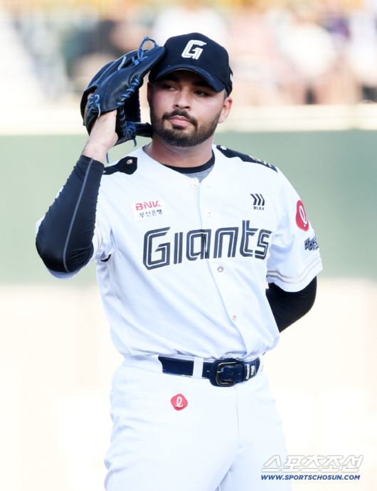 2일 부산 사직구장에서 열린 롯데 자이언츠와 LG 트윈스의 경기. 롯데 감보아가 숨을 고르고 있다. 부산=박재만 기자 pjm@sportschosun.com/2025.07.02/
