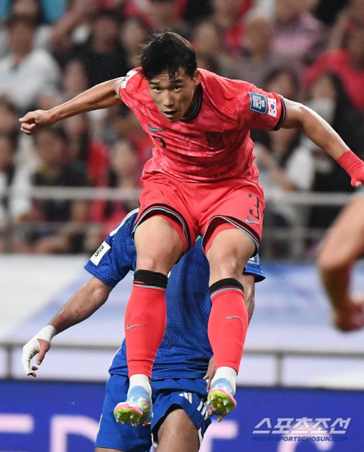 10일 서울월드컵경기장에서 열린 대한민국과 쿠웨이트의 2026년 북중미월드컵 아시아 3차예선 B조 최종전. 이태석이 헤딩하고 있다. 상암=정재근 기자 cjg@sportschosun.com/2025.6.10/