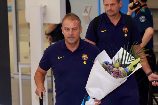 한국 찾은 FC바르셀로나 한지 플리크 감독      (영종도=연합뉴스) 신현우 기자 = 프리시즌 투어 중인 스페인 프로축구 FC바르셀로나 한지 플리크 감독이 29일 인천국제공항 제2여객터미널을 통해 입국하고 있다.      바르셀로나는 오는 31일 오후 8시 서울월드컵경기장에서 K리그1 FC서울과, 8월 4일 오후 8시 대구스타디움에서 K리그1 대구FC와 차례로 맞붙을 예정이다. 2025.7.29      nowwego@yna.co.kr  (끝)      <저작권자(c) 연합뉴스, 무단 전재-재배포, AI 학습 및 활용 금지>