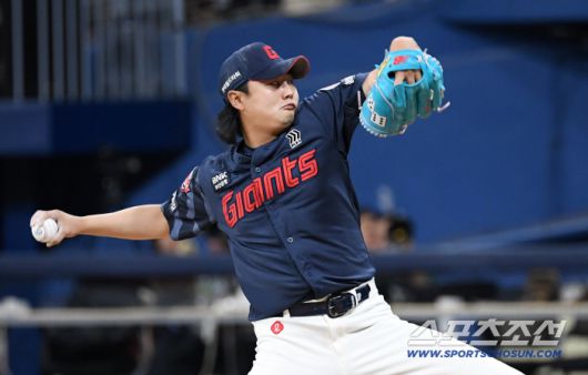 22일 서울 고척스카이돔에서 열린 키움 히어로즈와 롯데 자이언츠의 경기. 롯데 정철원이 역투하고 있다. 고척=박재만 기자 pjm@sportschosun.com/2025.07.22/