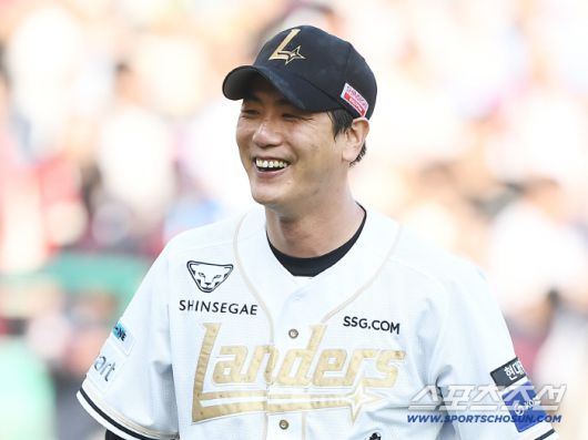 14일 인천 SSG랜더스필드에서 열린 롯데-SSG전. 4회초 1사 1루에서 김민성을 병살타로 처리한 김광현이 기뻐하고 있다. 인천=정재근 기자 cjg@sportschosun.com/2025.6.14/