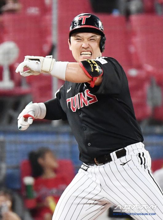 23일 광주 기아 챔피언스필드에서 열린 LG-KIA전. 7회초 무사 박동원이 2루타에 실책으로 3루까지 진루한 후 기뻐하고 있다. 광주=정재근 기자 cjg@sportschosun.com/2025.7.23/