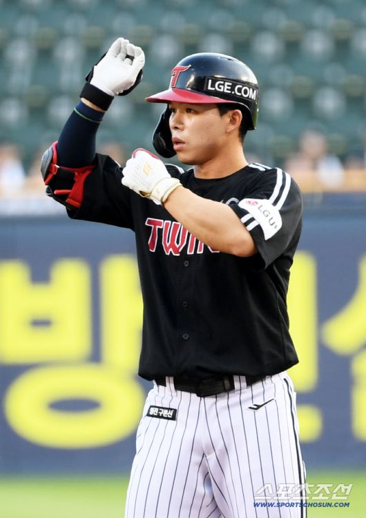 25일 잠실구장에서 열린 두산 베어스와 LG 트윈스의 경기. LG 문성주가 안타를 날린 뒤 환호하고 있다. 잠실=박재만 기자 pjm@sportschosun.com/2025.07.25/